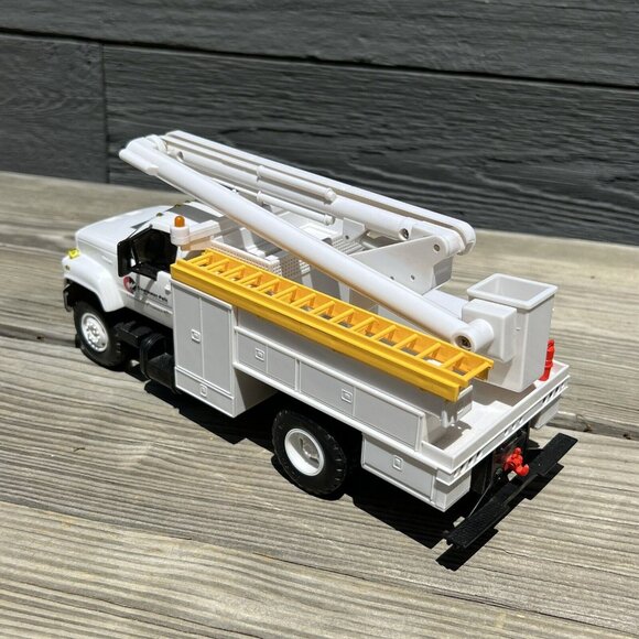 11" DG PRODUCTIONS -1995-1-1 Clearwater-Polk Electric Utility Bucket Truck - Picture 8 of 16